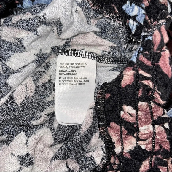 American Eagle Crepe Black Floral Print Wrap Front Bell Sleeve Top Small Women’s - Picture 10 of 11